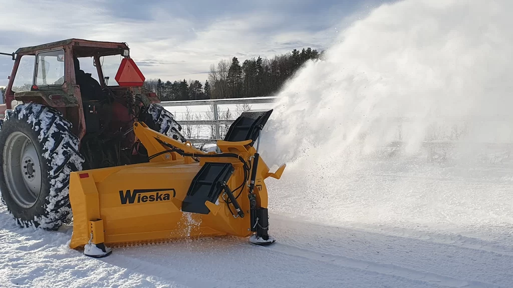 Wieska W253L lumilinko traktorissa